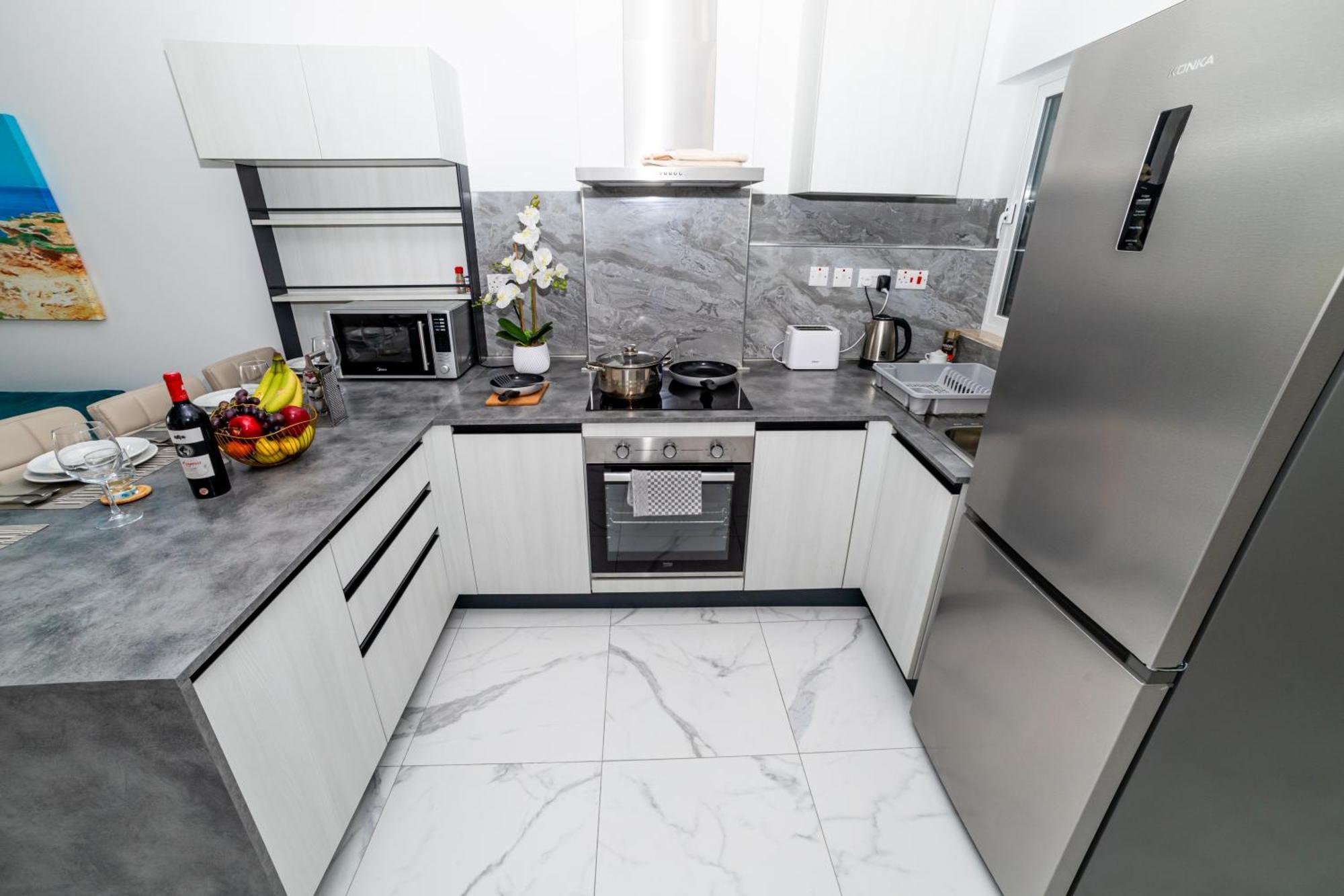 Sea Breeze, Spacious 2-Bedroom Lux Seaside Apartments St. Paul's Bay Exterior foto