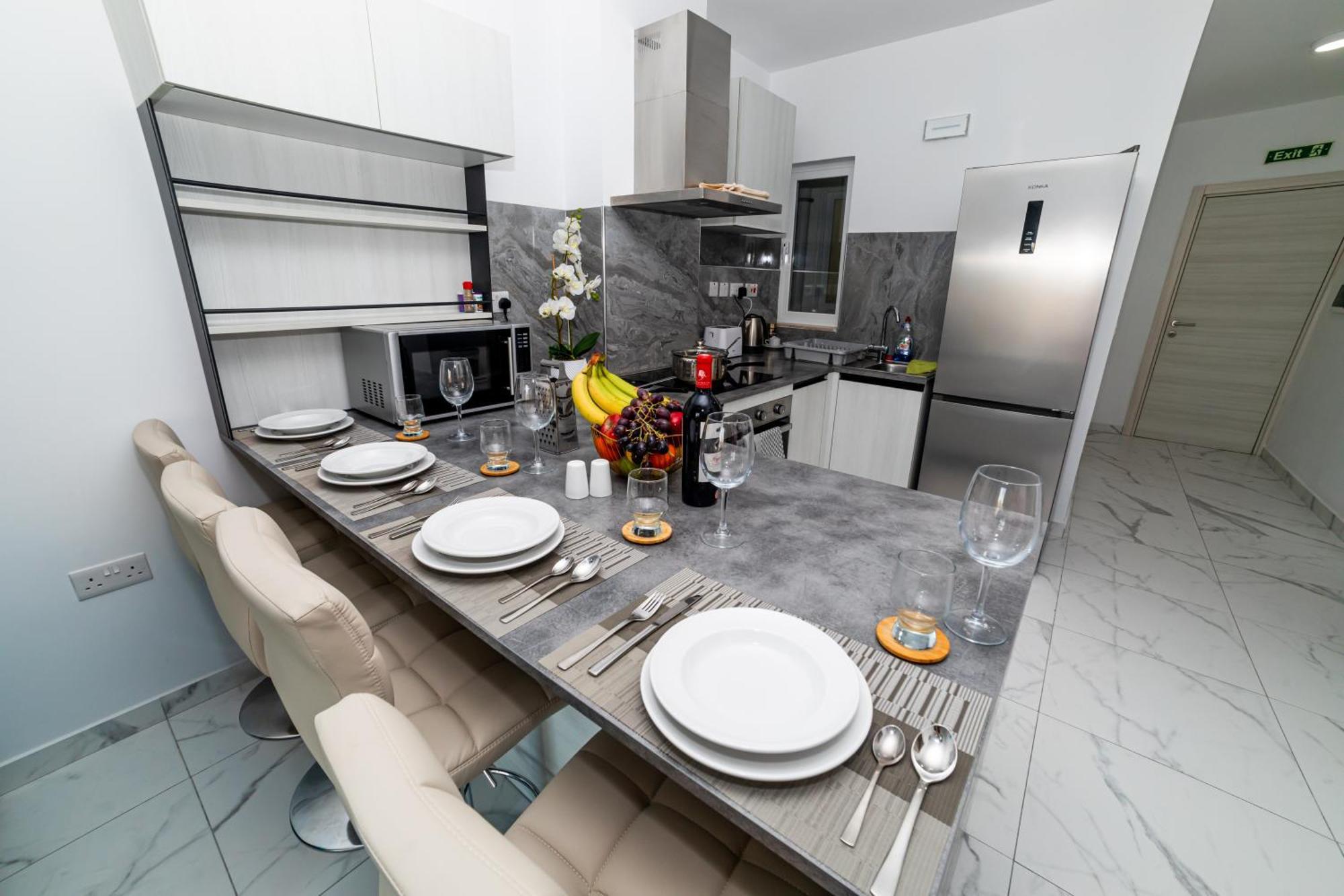 Sea Breeze, Spacious 2-Bedroom Lux Seaside Apartments St. Paul's Bay Exterior foto