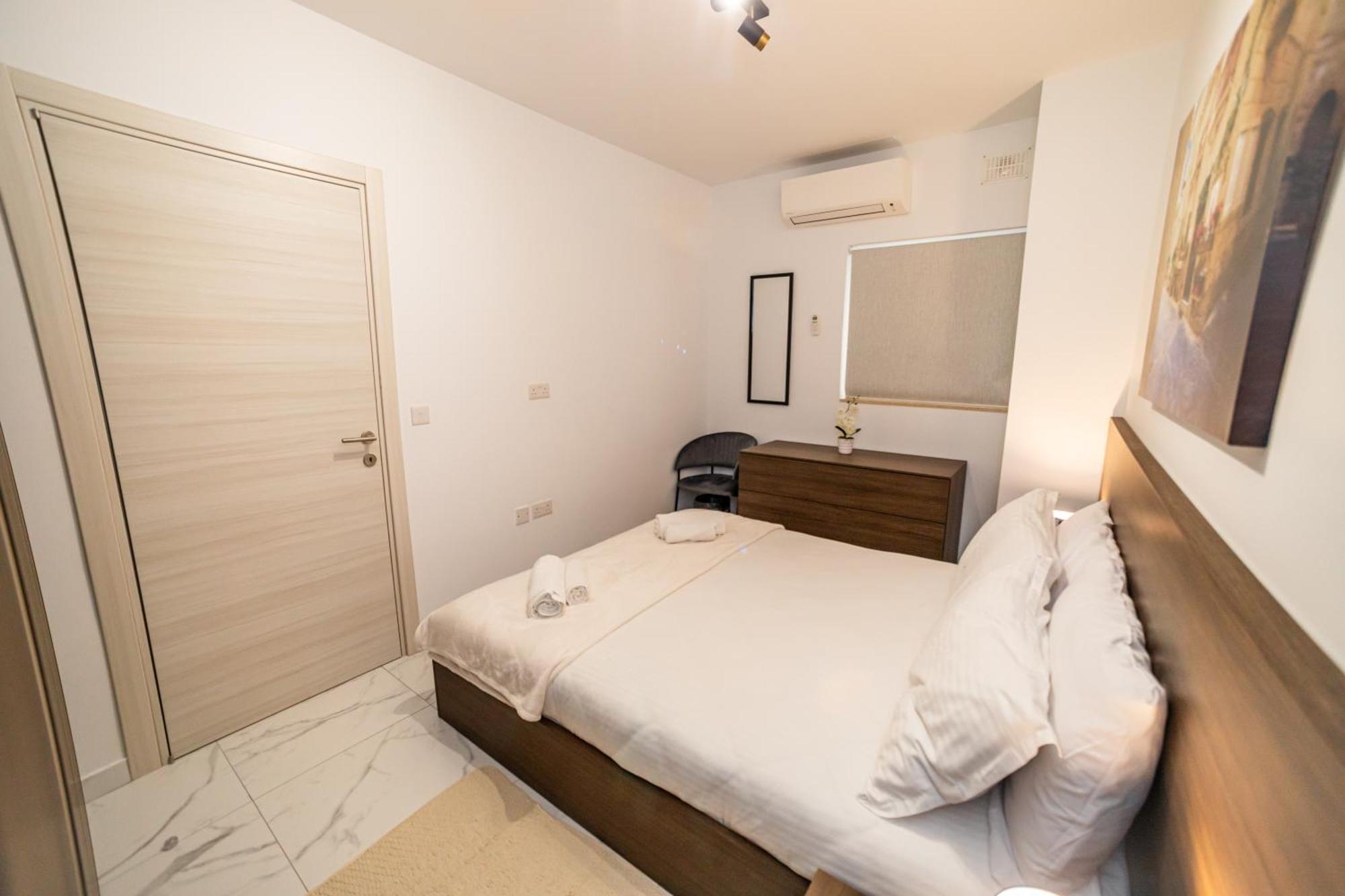 Sea Breeze, Spacious 2-Bedroom Lux Seaside Apartments St. Paul's Bay Exterior foto