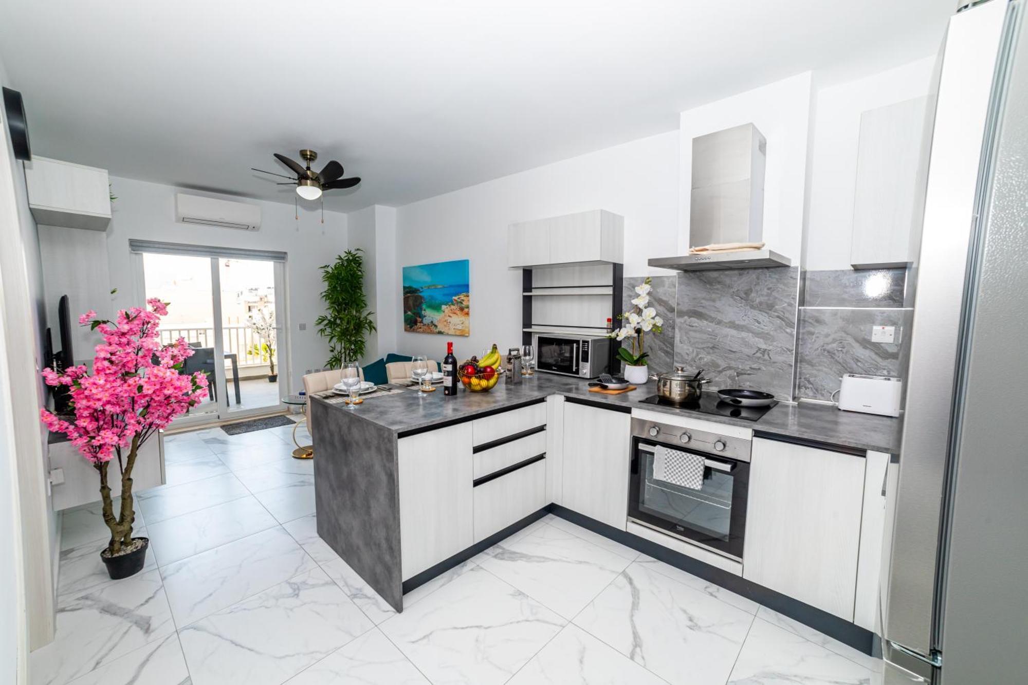 Sea Breeze, Spacious 2-Bedroom Lux Seaside Apartments St. Paul's Bay Exterior foto