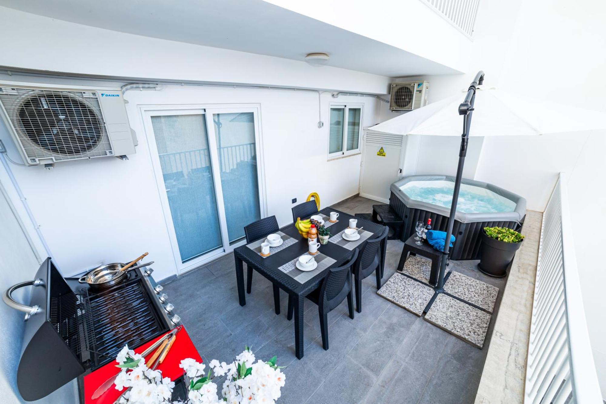 Sea Breeze, Spacious 2-Bedroom Lux Seaside Apartments St. Paul's Bay Exterior foto